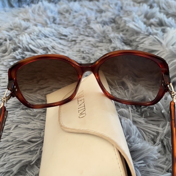 🕶Authentic Valentino Sunglasses🕶 - Picture 4 of 11